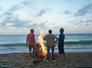 a bonfire on the beach of Playa Limon - fogata
